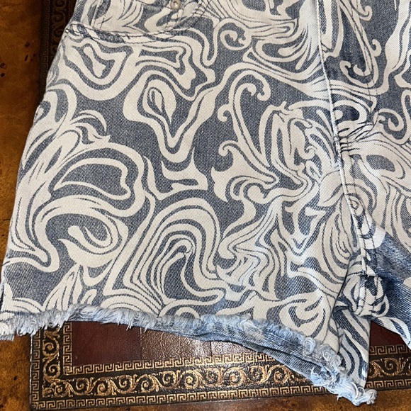 Shorts Midi High Rise Juniors size 9 Raw Hem multicolor two tone blue NWT - Picture 6 of 14